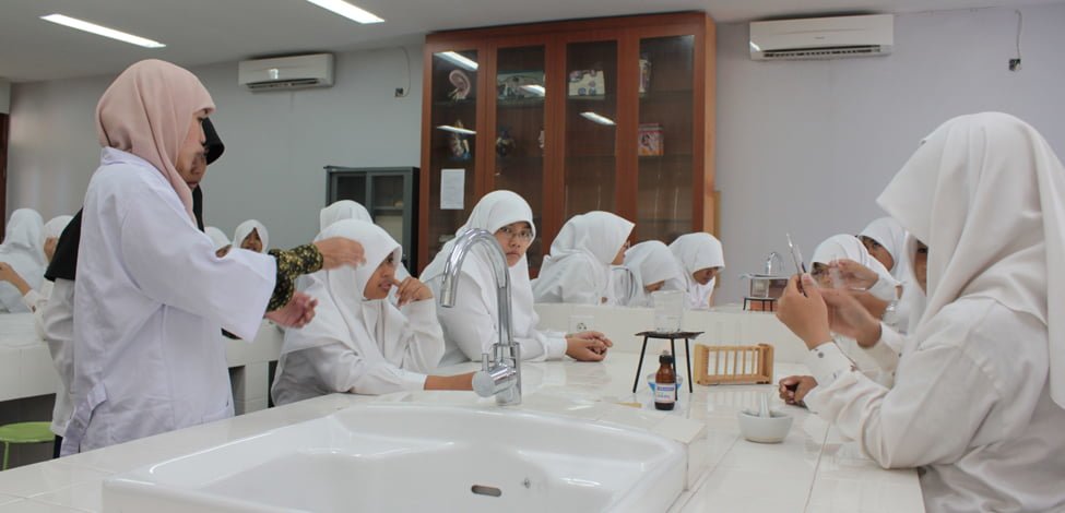 Kegiatan Lab SMA