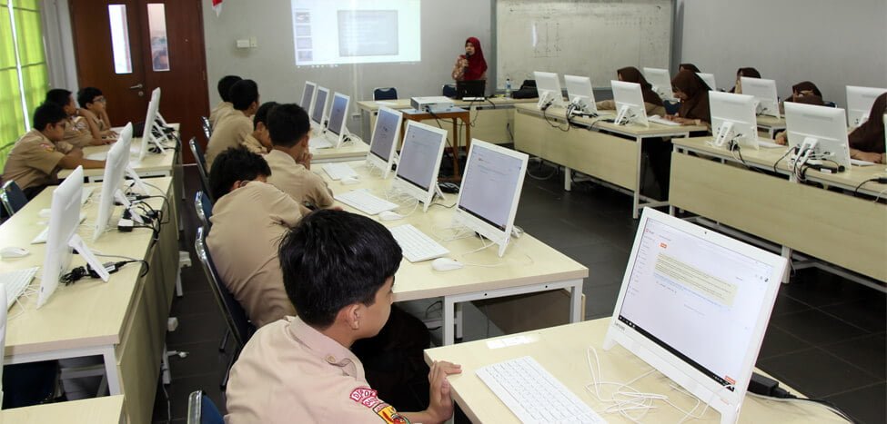 Siswa SMPIT Nurul Fikri Ikut Pelatihan Blogger dan Vlogger