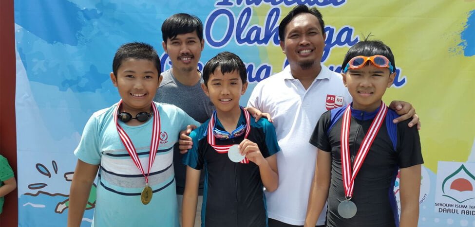 SDIT Nurul Fikri Borong 6 Emas, 11 Perak, dan 10 Perunggu Cabor Renang IYOS Festival 2017