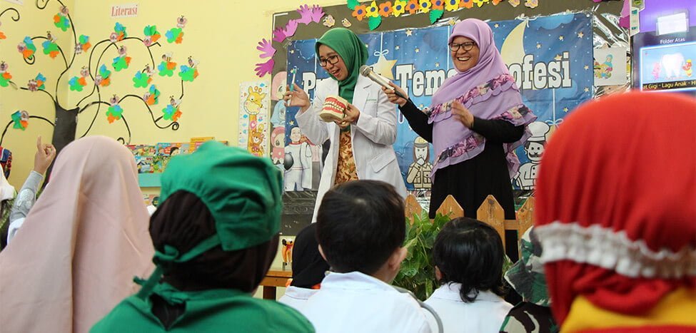 Mengenalkan Profesi Melalui Puncak Tema