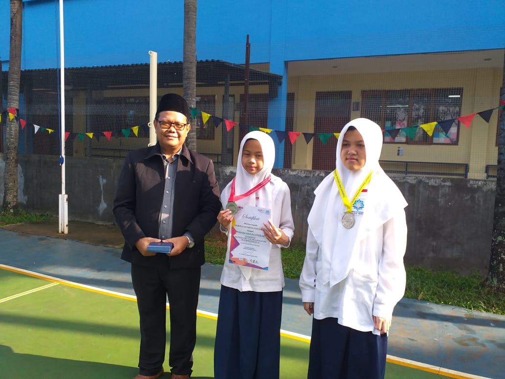 Dua Siswa SMPIT Nurul Fikri raih Perak di KMNR-14