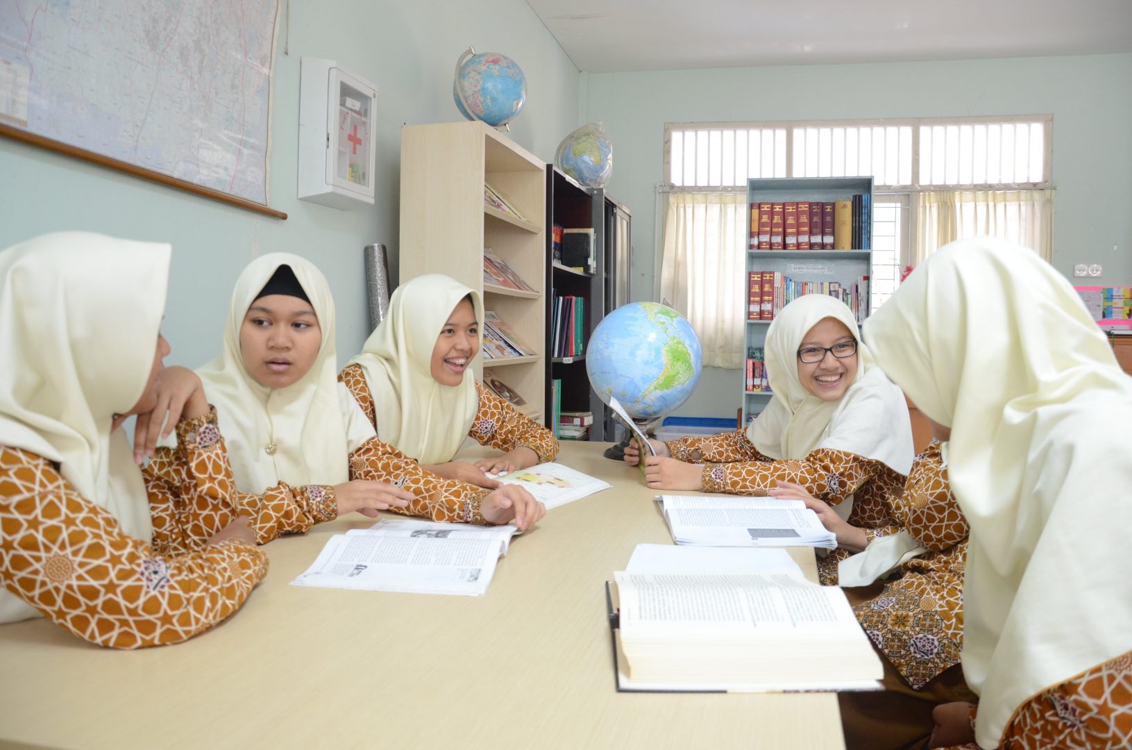 Dampak Negatif PR Terhadap Anak-anak