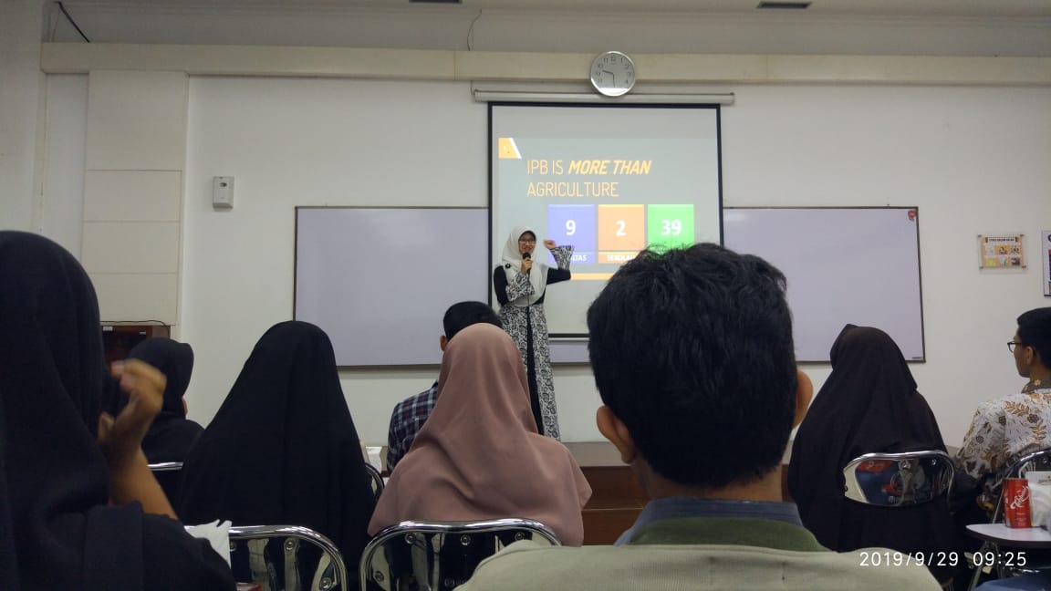 Siswa SMAIT Nurul Fikri Sehari Kuliah di FMIPA IPB