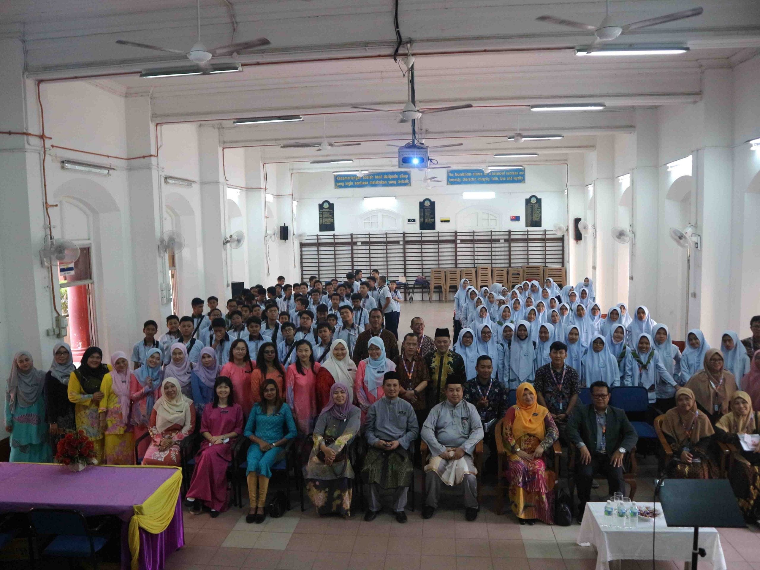 SMPIT Nurul Fikri Terbangkan Siswanya ke Malaysia dan Singapura