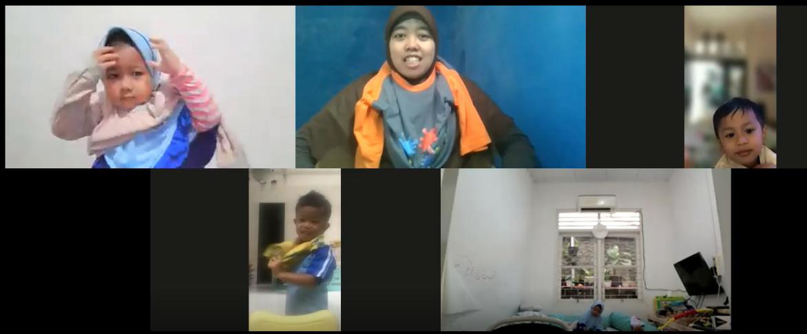 Latih Kemandirian dengan Pakai Kaos dan Celana Sendiri