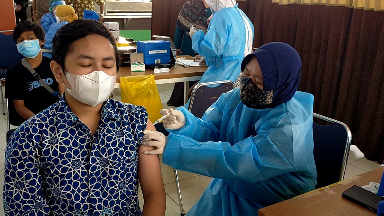 Gelar Sentra Vaksin, SIT Nurul Fikri Siap Belajar Tatap Muka