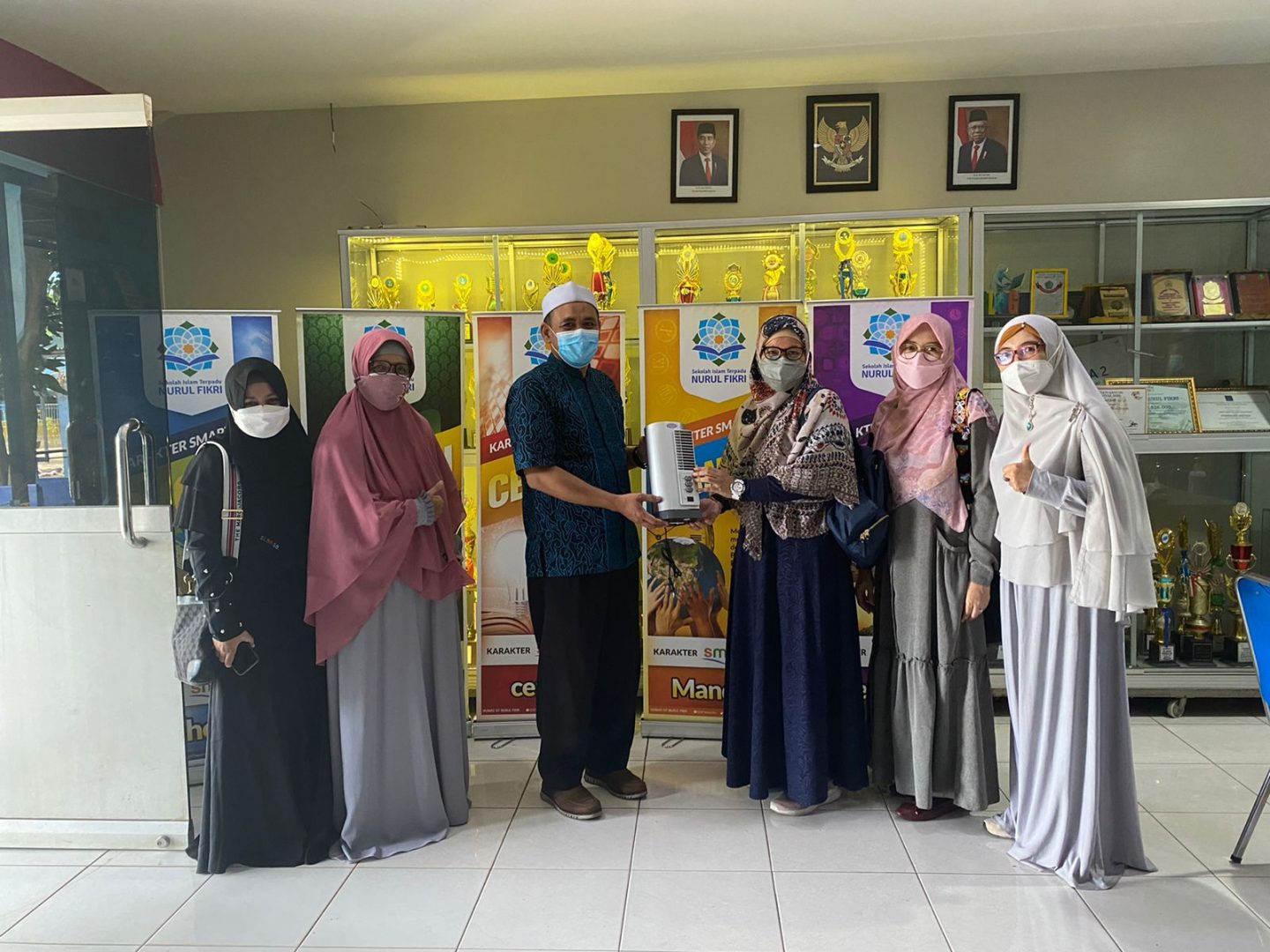 Dukung PTMT Komite Sekolah Sumbang 28 Unit Air Purifier