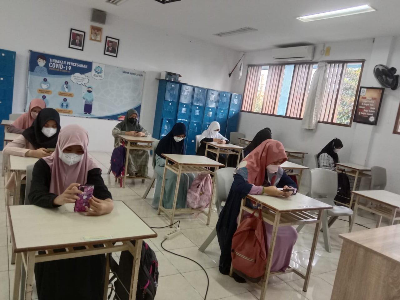 Membangun Literasi Bahasa Inggris dengan Highlights Library Reading Habit