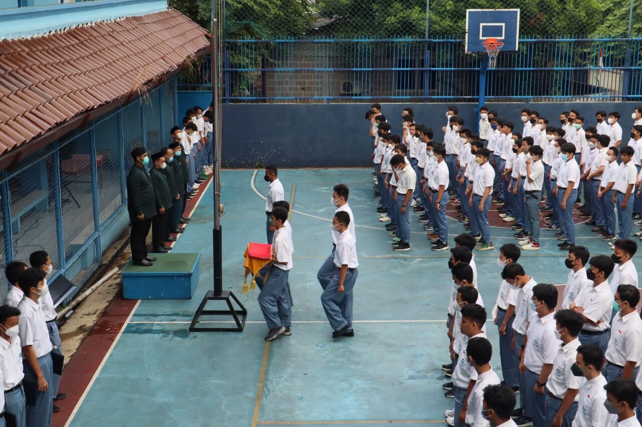 Tumbuhkan Cinta Tanah Air dari Upacara Bendera