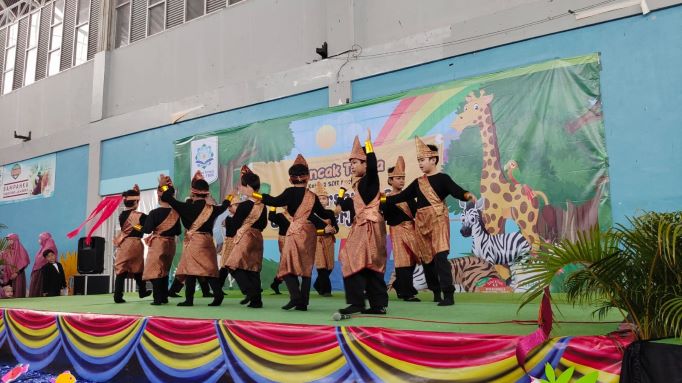 Kelas 2 Gelar Puncak Tema Kebersamaan Dalam Kerja Sama