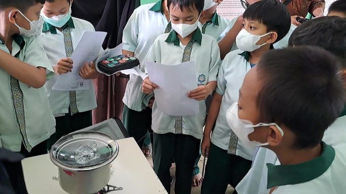 Menarik! Belajar Sains Melalui Eksperimen
